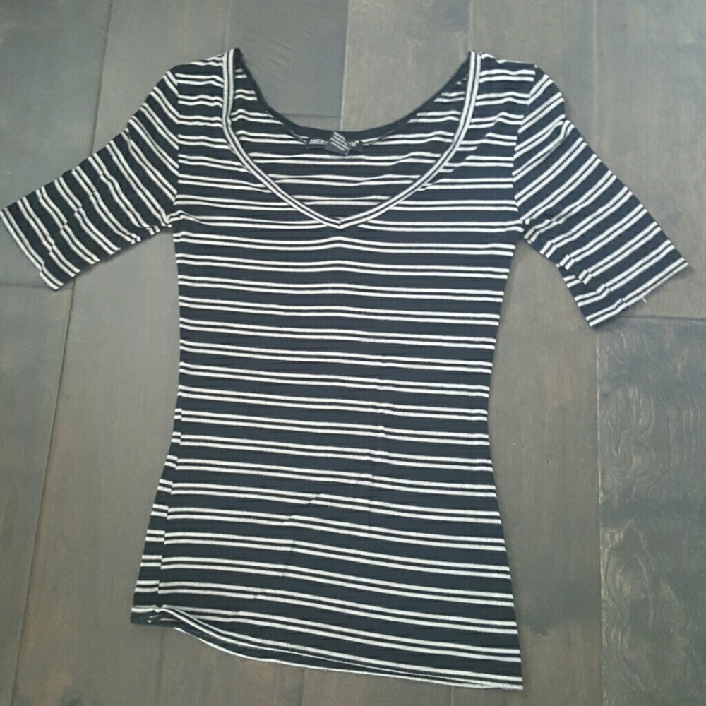 Plain Black&White Vneck Shirt